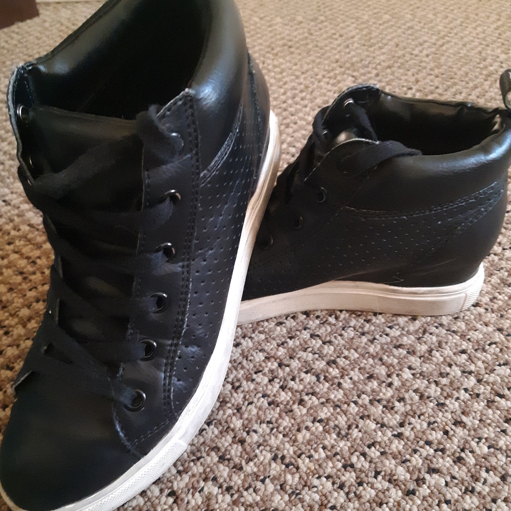 Steve Madden Wedge shoes